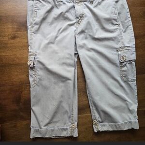 Eddie Bauer Women’s Khaki Cargo Capris – Size 14